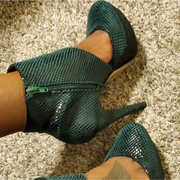 Green Pumps - Picture 3 of 5